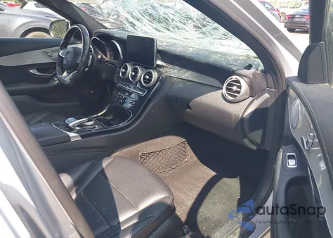 2015 Mercedes-Benz C 300 4Matic/Luxury 4Matic/Sport 4Matic z USA, uszkodzony, nr VIN 55SWF4KB9FU063928